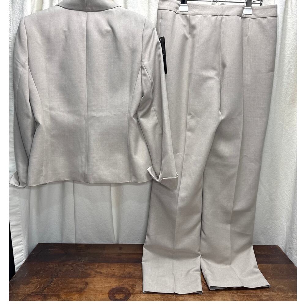 New With Tags Women's Le Suit Two Piece Pant Suit Set Size 6 Color: Summer Straw - Picture 2 of 14